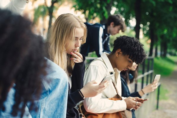 hubspot:-how-instagram’s-new-nudge-feature-for-teens-could-impact-marketers-or-creators